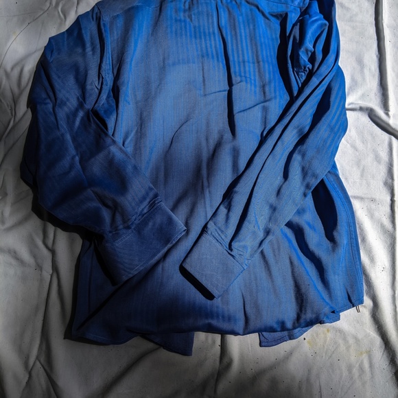 Banana Republic blue with a slight sheen patterned shirt. Men's small. - Picture 2 of 7